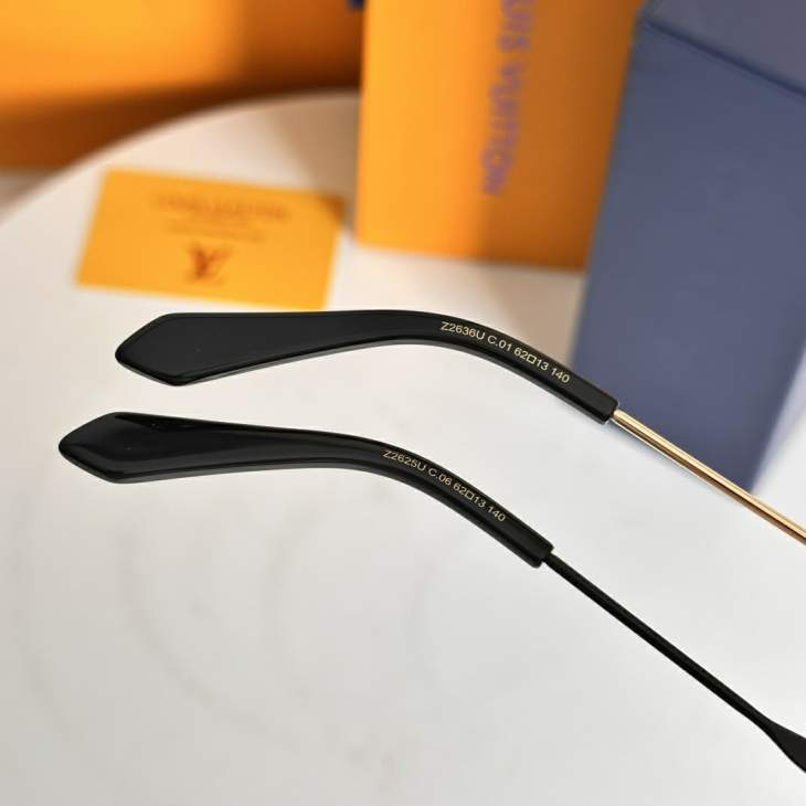 Picture of Louis Vuitton Sunglasses _SKUfw74861745fw